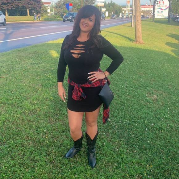 Meet your Posher, Jenn - Picture 1 of 1